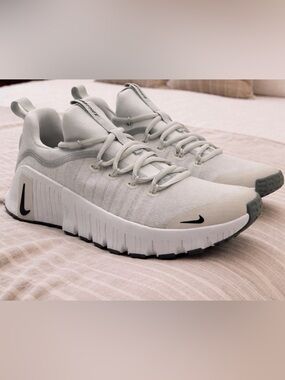 Womens Size 7 Nike Free Metcon Patinum Tint Black